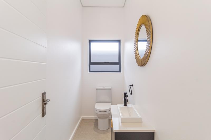 5 Bedroom Property for Sale in Myburgh Park Western Cape